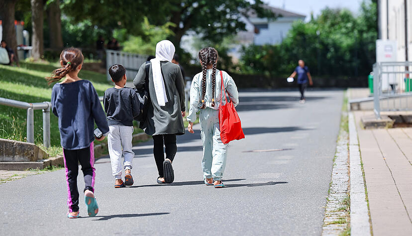 Mehr als 130.000 Menschen haben im ersten Halbjahr einen Asylantrag in Deutschland gestellt. Mehr als 130.000 Menschen haben im ersten Halbjahr einen Asylantrag in Deutschland gestellt.
