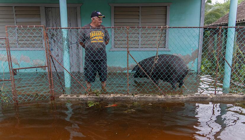 Zehntausende Menschen waren auf der Karibikinsel ohne Strom. Zehntausende Menschen waren auf der Karibikinsel ohne Strom.