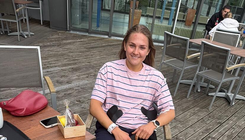 Ihre Gehhilfen werden bis auf Weiteres die treusten Begleiterinnen von Angunn Gudmestad bleiben. Die Sport-Union Neckarsulm hat der R&uuml;ckraum-Spielerin dennoch einen neuen Vertrag angeboten.