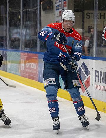 Das erste Aufeinandertreffen mit den Bayreuth Tigers war eine klare Angelegenheit. Thore Weyrauch (rechts) und die Falken siegten mit 10:1.