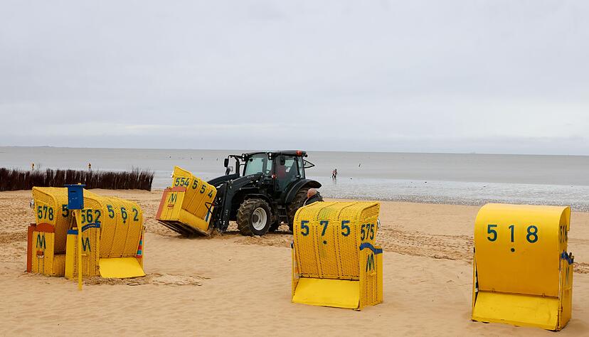 Die Sturmflut soll an der K&uuml;ste bis zu zwei Meter &uuml;ber dem mittleren Hochwasser ausfallen.