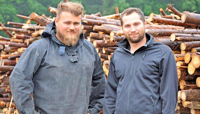 Hatten als Lagerv&ouml;gte die technische Abwicklung der Zeltstadt in der Hand: Dirk Otto (links) und Fabian Eisele aus Beilstein.Foto: Steffan Maurhoff