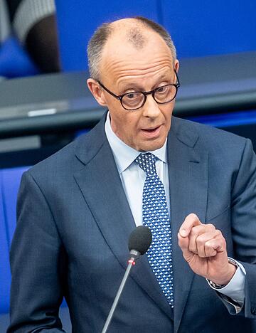 Beim Thema Gewalt gegen Frauen geht es in der Regierungsbefragungn im Bundestag hoch her.