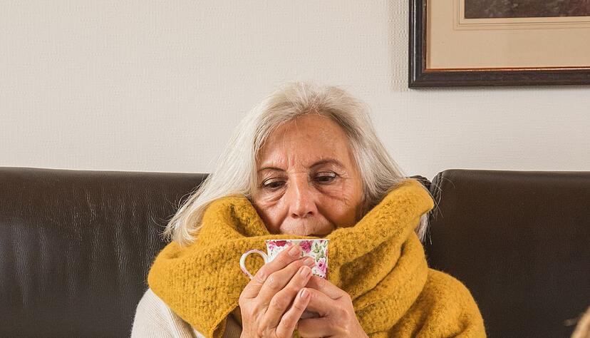 Hustengeplagte greifen oft zu Arzneien, doch Honig, ob pur oder in warmen Getränken, kann ebenso lindernd sein. Hustengeplagte greifen oft zu Arzneien, doch Honig, ob pur oder in warmen Getränken, kann ebenso lindernd sein.