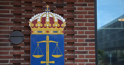 Ein Schwede soll seine Frau zu sexuellen Handlungen mit mehr als 100 Männern gezwungen haben. Jetzt ist Anklage gegen ihn erhoben worden. (Symbolbild) Ein Schwede soll seine Frau zu sexuellen Handlungen mit mehr als 100 Männern gezwungen haben. Jetzt ist Anklage gegen ihn erhoben worden. (Symbolbild)