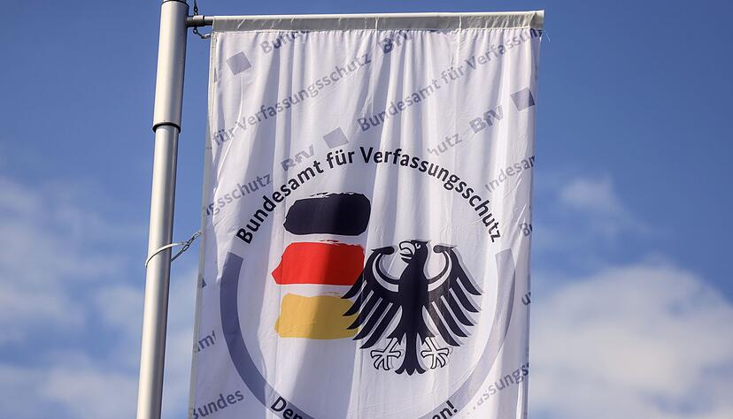 Der Verfassungsschutz hat die Aufgabe, die Demokratie zu sch&uuml;tzen. Der Hauptsitz der Beh&ouml;rde ist in K&ouml;ln. (Symbolbild)