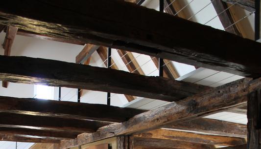 Das Motto Alt trifft Neu ist stilgebend: Denis Leix in einem der Familienzimmer.