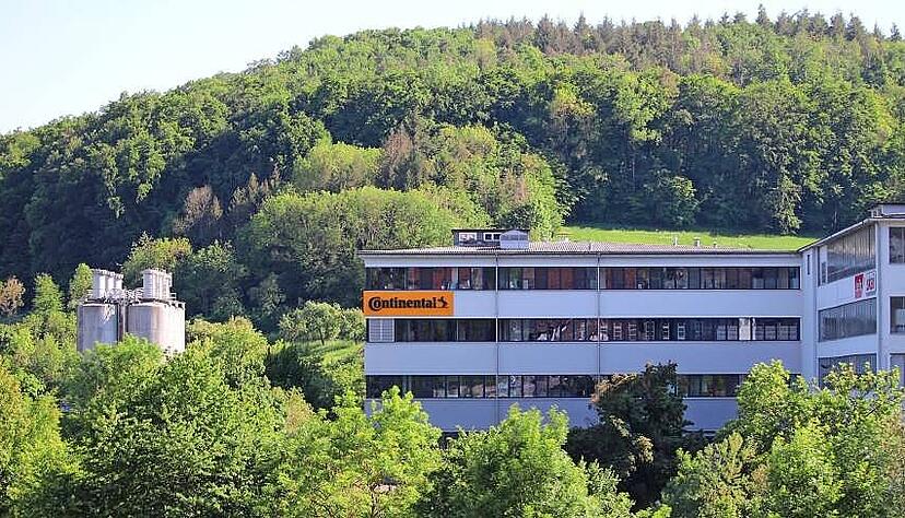 Veränderungen sind die Mitarbeiter in Weißbach gewohnt: Vor zehn Jahren gehörte das Werk noch zur Conrad Hornschuch AG. Veränderungen sind die Mitarbeiter in Weißbach gewohnt: Vor zehn Jahren gehörte das Werk noch zur Conrad Hornschuch AG.