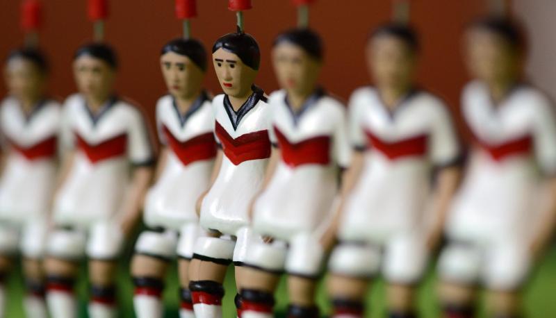 Auch die Tipp-Kick-Figuren der deutsche Nationalmannschaft sind bereit für die WM. Foto: Patrick Seeger Auch die Tipp-Kick-Figuren der deutsche Nationalmannschaft sind bereit für die WM. Foto: Patrick Seeger
