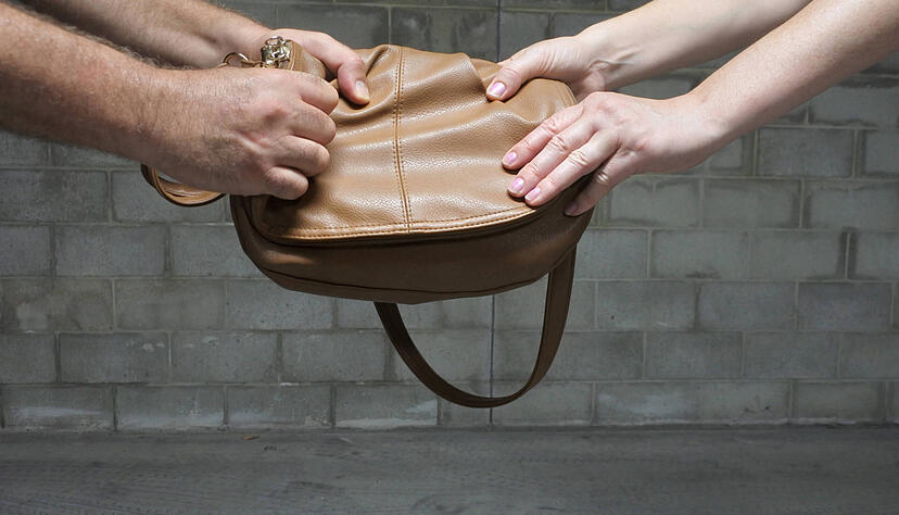 Nach einem Vorfall im Parkhaus der Experimenta in Heilbronn sucht die Polizei nach Zeugen.