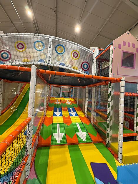 in Sinsheim gibt es bald eine neue Freizeitwelt mit Klettergerüsten, Rutschen und Action-Bereichen.