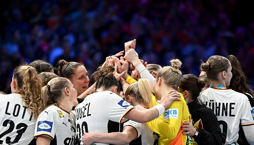 Deutschlands Handballerinnen kehren mit WM-Silber nach Hause zurück. Deutschlands Handballerinnen kehren mit WM-Silber nach Hause zurück.