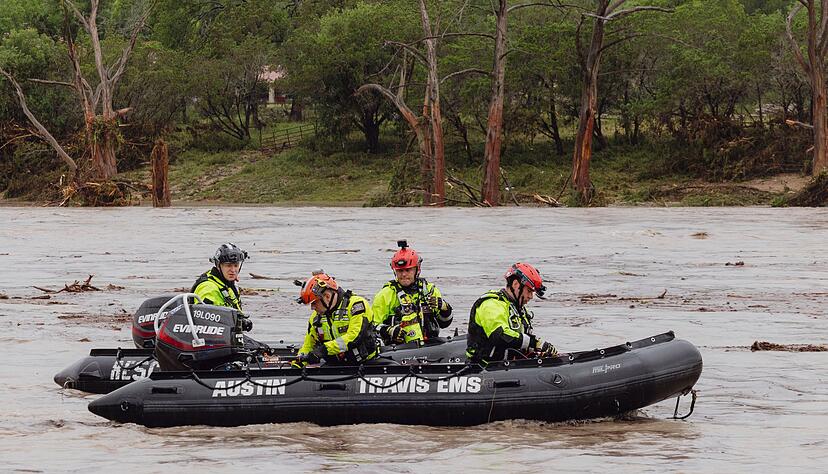 Nach den schweren &Uuml;berschwemmungen geht die Suche nach Vermissten weiter.