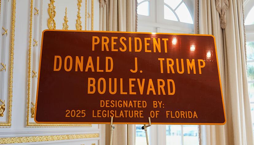 &laquo;President Donald J. Trump Boulevard&raquo; - die Stra&szlig;e, die zu Trumps Privatclub f&uuml;hrt, tr&auml;gt jetzt seinen Namen.