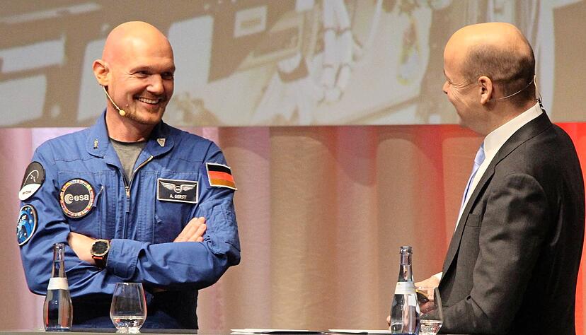 Unterhaltsamer und informativer Austausch: "Wirtschaftswoche"-Chefredakteur Horst von Buttlar im Gespräch mit Esa-Astronaut Alexander Gerst.

Foto: Tamara Ludwig