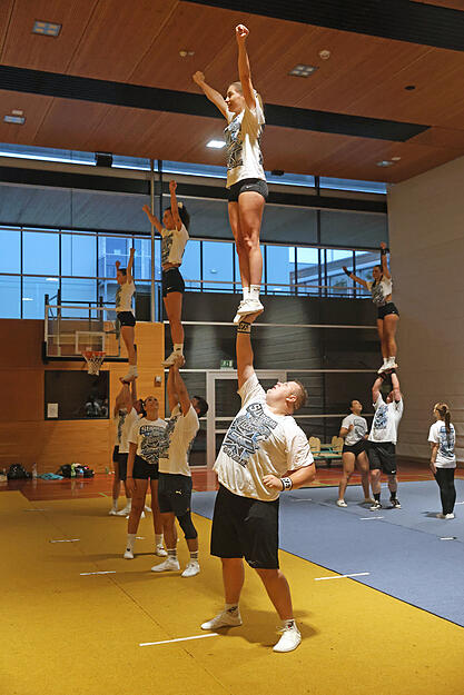 Die Cheerleader der Sport-Union Neckarsulm beim Training – das Team hat große Ziele.