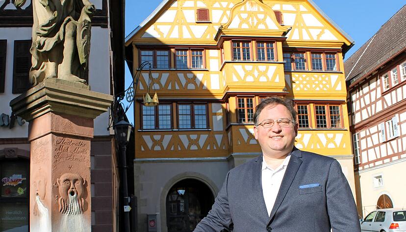 Sebastian Müller aus Mainhardt will Bürgermeister werden: Bei seinen Vorträgen für die Gruppe "Königreich Deutschland" hätten ihn Neudenauer angesprochen und zur Bewerbung aufgefordert, berichtet der 42-Jährige.
Foto: Simon Gajer Sebastian Müller aus Mainhardt will Bürgermeister werden: Bei seinen Vorträgen für die Gruppe "Königreich Deutschland" hätten ihn Neudenauer angesprochen und zur Bewerbung aufgefordert, berichtet der 42-Jährige.
Foto: Simon Gajer