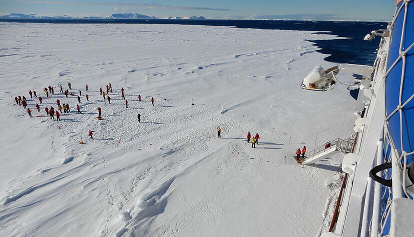 Immer mehr Menschen wollen ins ewige Eis der Antarktis reisen - auch wegen sozialer Netzwerke. Immer mehr Menschen wollen ins ewige Eis der Antarktis reisen - auch wegen sozialer Netzwerke.
