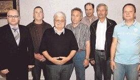 Jürgen König und Andreas Lang mit den Geehrten (v.l.): Bernhard Schillo, Herbert Hutt, Alexander Fränznick, Dieter Thome und Rene Weller. Foto: Staudinger Jürgen König und Andreas Lang mit den Geehrten (v.l.): Bernhard Schillo, Herbert Hutt, Alexander Fränznick, Dieter Thome und Rene Weller. Foto: Staudinger