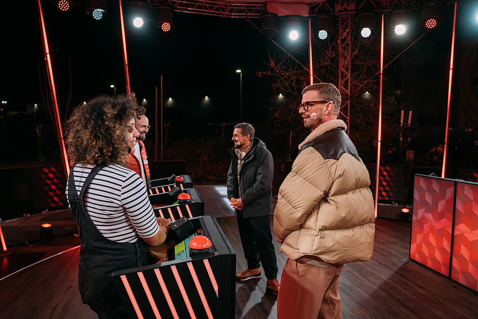 Die Live-Sendung "Ein sehr gutes Quiz" bietet den Kandidaten auch eine sehr gute Gewinnsumme von 100.000 Euro. Moderiert wurde die Show von Joko und Klaas im 24-Autohof in Bad Rappenau.