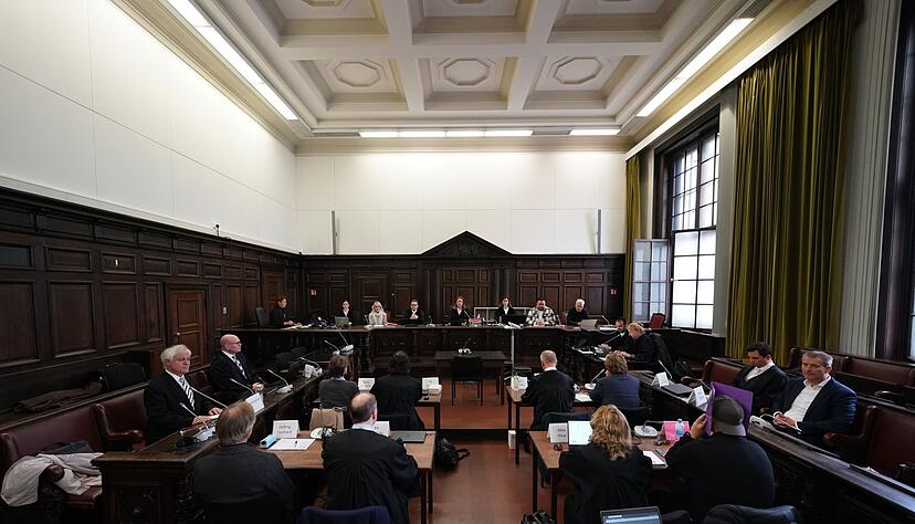 Am 16. Verhandlungstag sagte ein Geschäftsführer einer deutschen Sicherheitsfirma aus. Am 16. Verhandlungstag sagte ein Geschäftsführer einer deutschen Sicherheitsfirma aus.