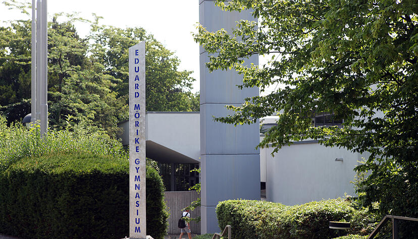 Die Schüler und Lehrer des Eduard-Mörike-Gymnasiums in Neuenstadt brauchen dringend mehr Platz. Eine Erweiterung der Schule ist deshalb schon länger beschlossene Sache. Jetzt wurde der Auftrag für einen Neubau vergeben.
Foto: Archiv/Seidel Die Schüler und Lehrer des Eduard-Mörike-Gymnasiums in Neuenstadt brauchen dringend mehr Platz. Eine Erweiterung der Schule ist deshalb schon länger beschlossene Sache. Jetzt wurde der Auftrag für einen Neubau vergeben.
Foto: Archiv/Seidel