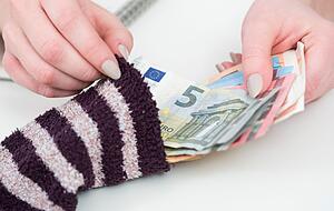 Geld in Socken bunkern? So wird das nichts mit dem Zinseszinseffekt.