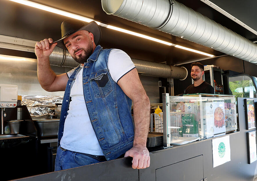 Besucher haben 130 Speisen aus 17 Ländern zur Auswahl. Besucher haben 130 Speisen aus 17 Ländern zur Auswahl.