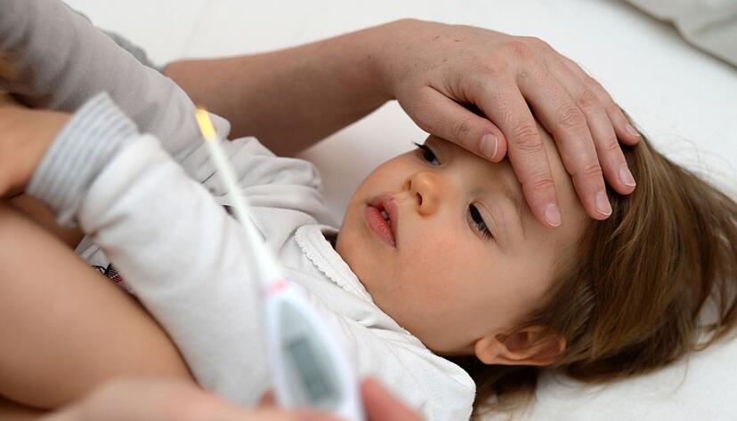 Ein Fieberkrampf beim Kind vergessen Eltern nicht so schnell. Immerhin: Er bringt keine bleibenden Schäden mit sich. Ein Fieberkrampf beim Kind vergessen Eltern nicht so schnell. Immerhin: Er bringt keine bleibenden Schäden mit sich.