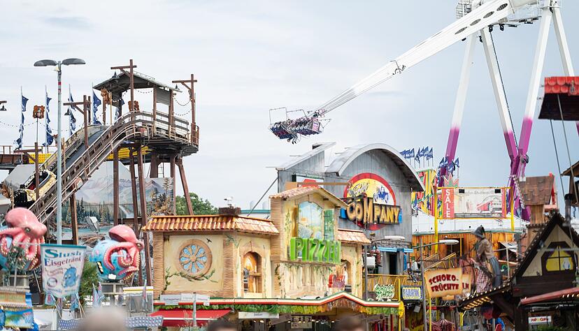 Am letzten Tag der Cranger Kirmes gab es einen Unfall, bei dem eine junge Frau verletzt wurde. (Archivbild) Am letzten Tag der Cranger Kirmes gab es einen Unfall, bei dem eine junge Frau verletzt wurde. (Archivbild)