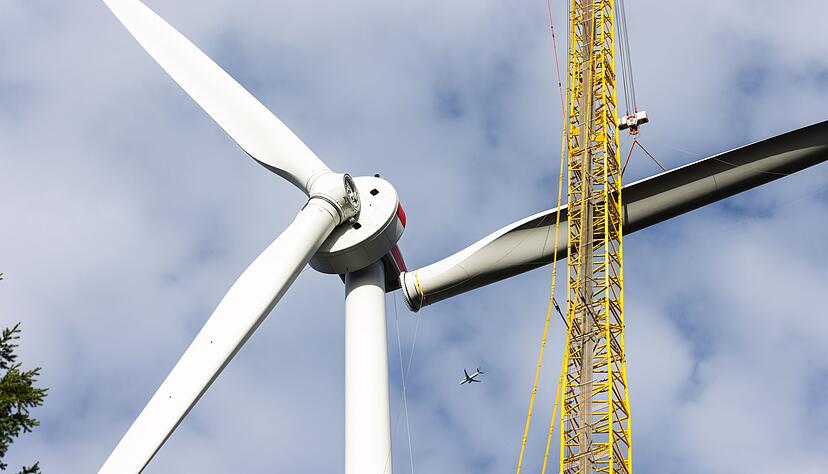 Beim Bau neuer Windräder kommt Baden-Württemberg nur langsam voran - bei den Genehmigungsanträgen gab es dagegen in letzter Zeit einen großen Sprung. (Archivbild)