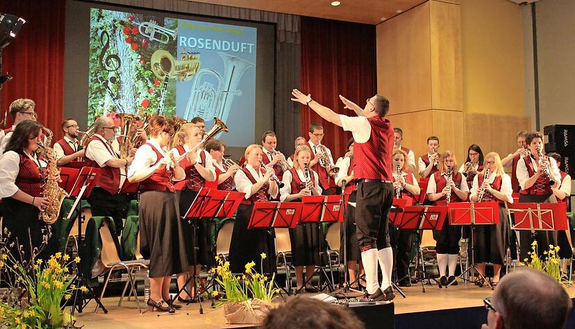 Unter Leitung seines Dirigenten Christoph Stahl bot der Musikverein bei seinem Frühjahrskonzert Blasmusik von volkstümlich bis modern.Foto: privat Unter Leitung seines Dirigenten Christoph Stahl bot der Musikverein bei seinem Frühjahrskonzert Blasmusik von volkstümlich bis modern.Foto: privat