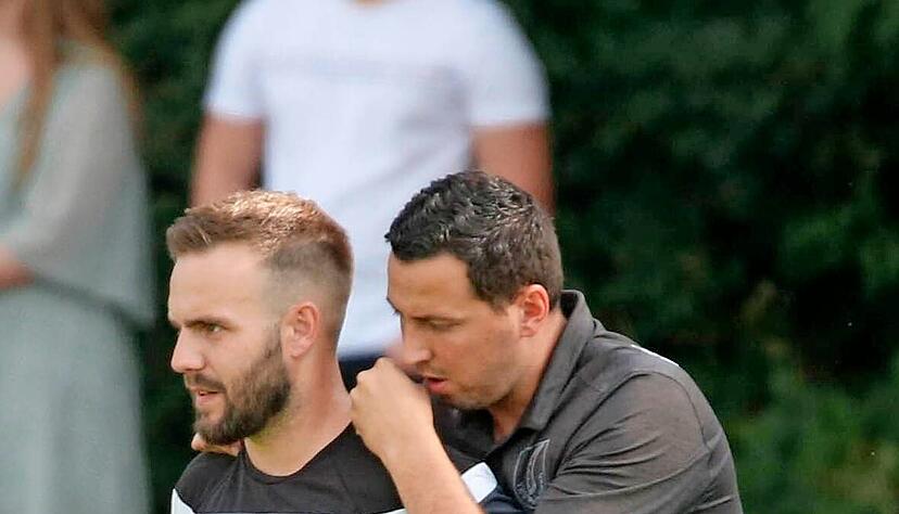 Sead Halilovic (rechts) hat beim TSV Pfedelbach aus beruflichen Gründen als Co-Trainer von Michael Blondowski aufgehört.
Foto: Marc Schmerbeck Sead Halilovic (rechts) hat beim TSV Pfedelbach aus beruflichen Gründen als Co-Trainer von Michael Blondowski aufgehört.
Foto: Marc Schmerbeck