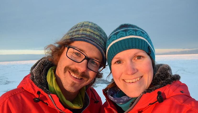 Helene und Thomas Hoffmann hatten bei ihrem Aufenthalt in der Neumayer-Station III in der Antarktis die Idee, einzelne Schneeflocken zu konservieren.
