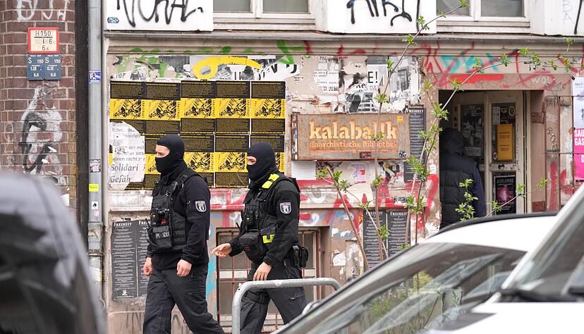 In mehreren Städten war die Polizei im Einsatz. In mehreren Städten war die Polizei im Einsatz.