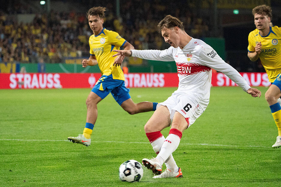 Angelo Stiller: Wenig zu sehen im Spiel bis zum 2:1 in der 60. Minute. Guter Laufweg von Stiller, starker Pass in die Mitte zu Demirovic. Note: 3