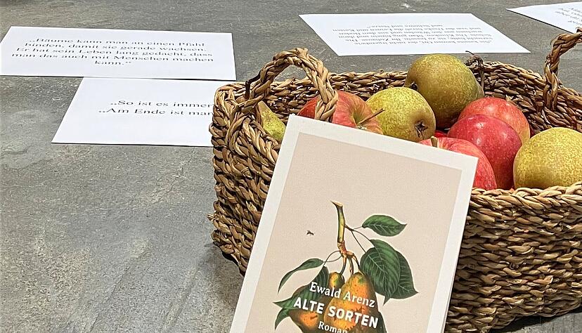"Alte Sorten" von Ewald Arenz ist in diesem Jahr der Titel, den &Ouml;hringen liest. Bei der Veranstaltung mit Isabell Ondracek wurde &uuml;ber heilende Beziehungen gesprochen.