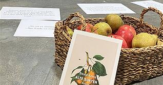 "Alte Sorten" von Ewald Arenz ist in diesem Jahr der Titel, den &Ouml;hringen liest. Bei der Veranstaltung mit Isabell Ondracek wurde &uuml;ber heilende Beziehungen gesprochen.