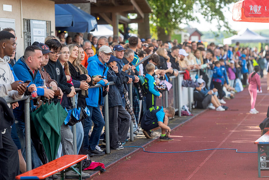 Mit großer Spielfreude feiert die TSG einen klaren Sieg gegen die Sportfreunde Lauffen. Mit großer Spielfreude feiert die TSG einen klaren Sieg gegen die Sportfreunde Lauffen.