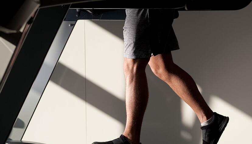 Ob es ein Fitnessgerät zu Hause gibt, ist auch eine Frage des Geldes. (Symbolbild) Ob es ein Fitnessgerät zu Hause gibt, ist auch eine Frage des Geldes. (Symbolbild)