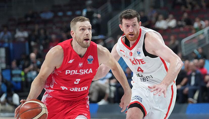 Ercan Osmani (r.) und die T&uuml;rkei stehen erstmals seit 2001 im EM-Halbfinale.