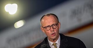 In einer Stellungnahme kurz vor seinem Abflug gab er eine chinesische Weisheit als Motto seiner Reise aus.