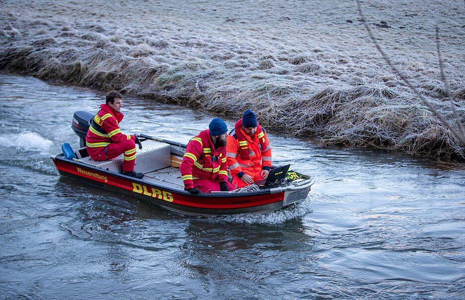 Auch das DLRG half am Dienstag bei der Suche nach dem M&auml;dchen mit.