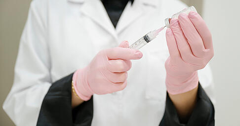 Eine Frau soll in Heilbronn illegale Botoxbehandlungen angeboten haben &ndash; die Beschuldigte hat keine medizinische Ausbildung. (Symbolbild)