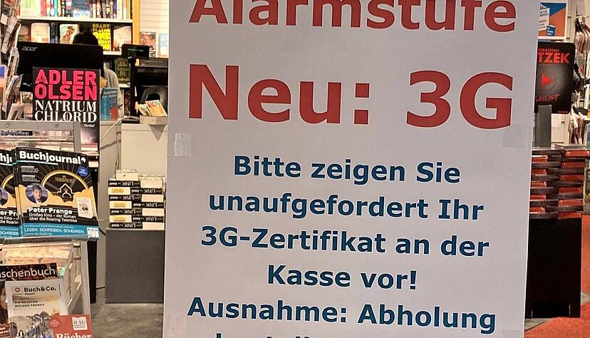 Gut sichtbar sind in der Buchhandlung Rau die neuen Regeln.
Foto: Tscherwitschke Gut sichtbar sind in der Buchhandlung Rau die neuen Regeln.
Foto: Tscherwitschke