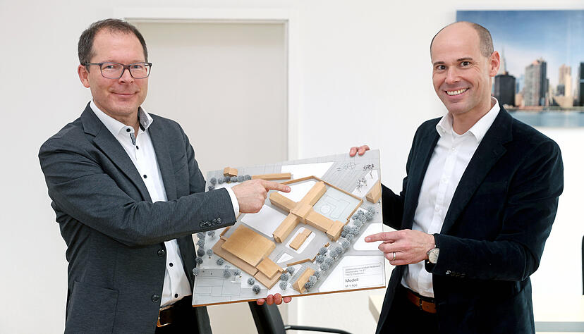 JVA-Leiter Andreas Vesenmaier (rechts) und Frank Berkenhoff, Leiter des Verm&ouml;gens und Bau Baden-W&uuml;rttemberg Amt Heilbronn.