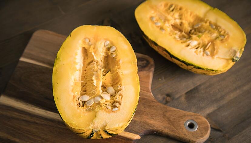 Bitterstoffe im Kürbis sind giftig und können unter anderem zu Bauchschmerzen, Erbrechen und Durchfall führen. Bitterstoffe im Kürbis sind giftig und können unter anderem zu Bauchschmerzen, Erbrechen und Durchfall führen.