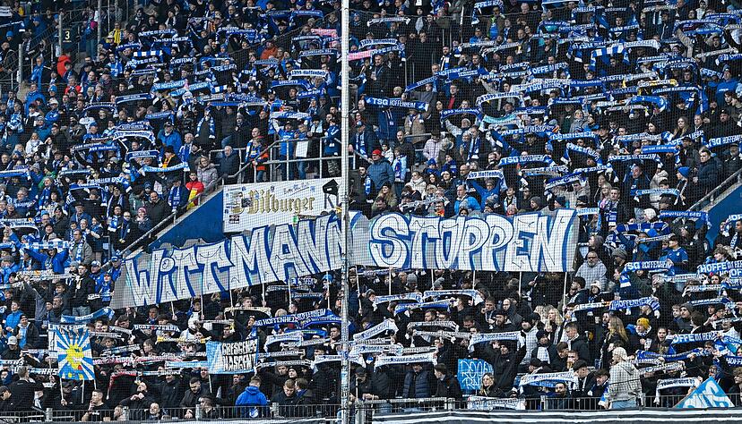 Fanproteste bei der TSG Hoffenheim gegen Spielerberater Roger Wittmann Fanproteste bei der TSG Hoffenheim gegen Spielerberater Roger Wittmann
