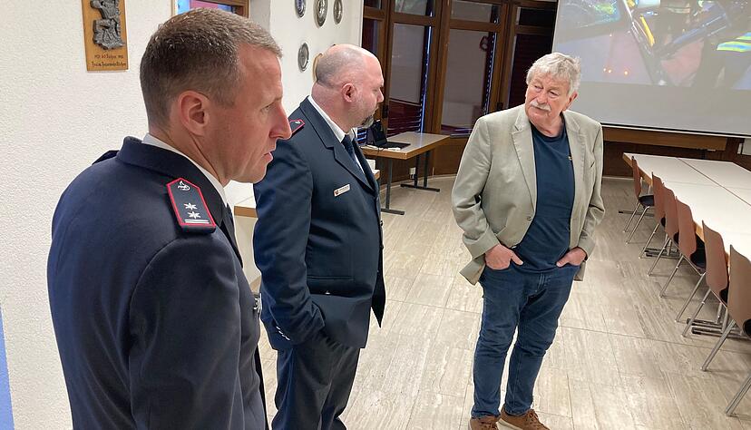 Besichtigung der neuen Sozialr&auml;ume, die in der ehemaligen Filiale der Volksbank eingerichtet wurden.