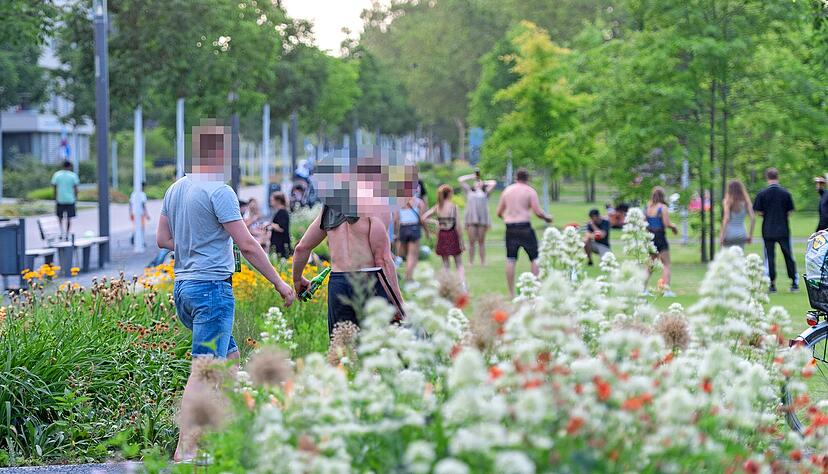 Störend fanden viele Bewohner im Neckarbogen auch die zahlreichen jüngeren Leute, die oft bis spät in die Nacht Partys feierten. Fotos: Mario Berger